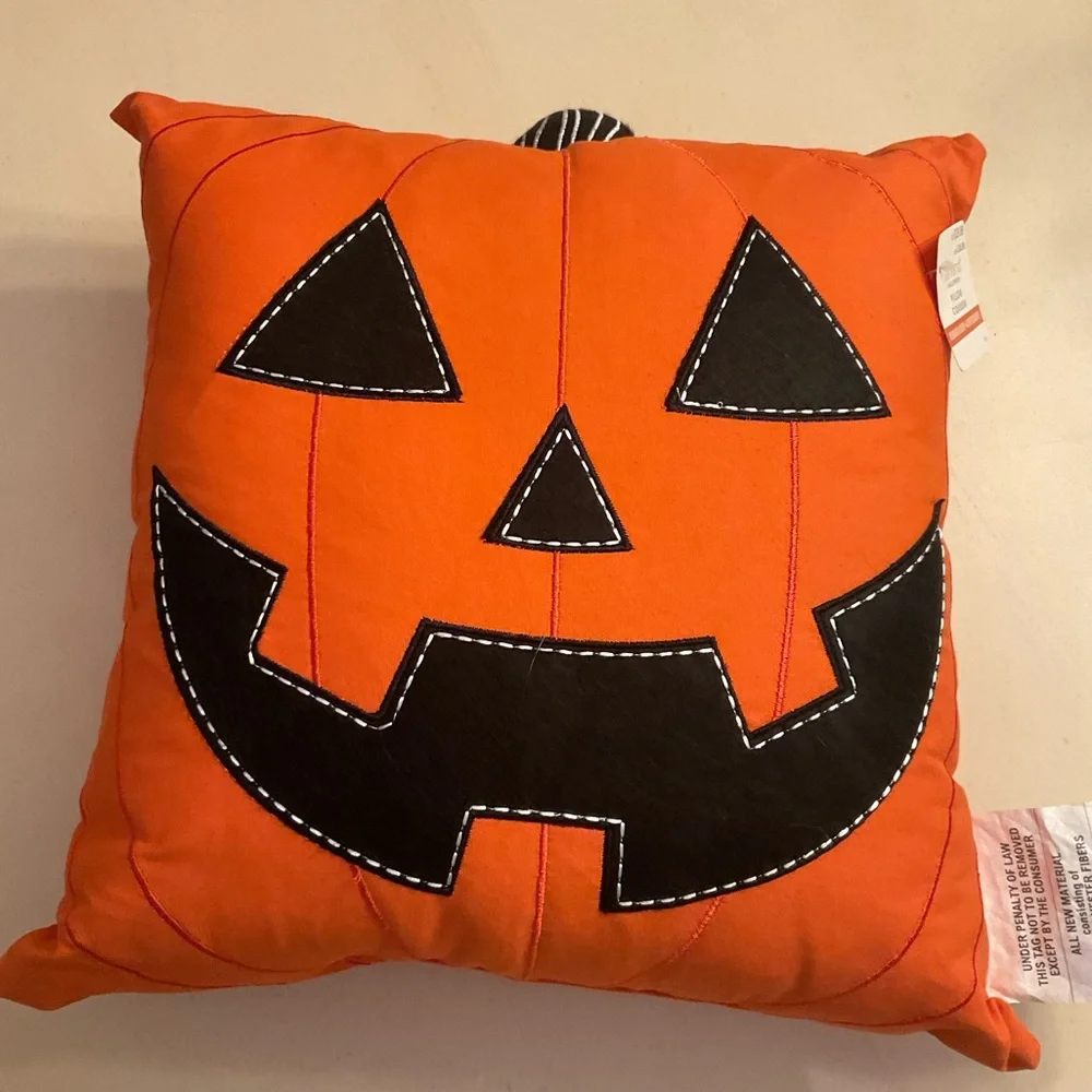 NWT Halloween Jack-o-Lantern Decorative Pillow 🎃